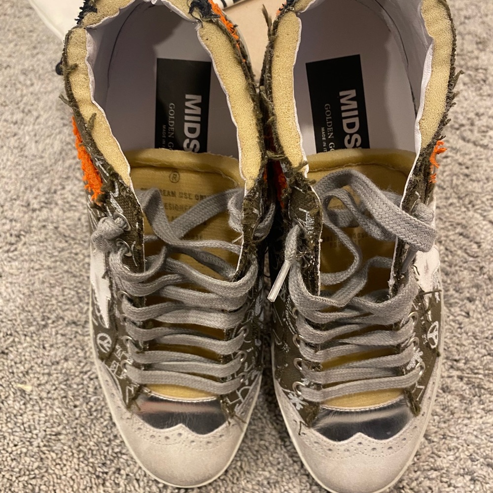 GOLDEN GOOSE
Mid Star Graffiti Canvas Sneakers size 9/39 - Picture 3 of 6